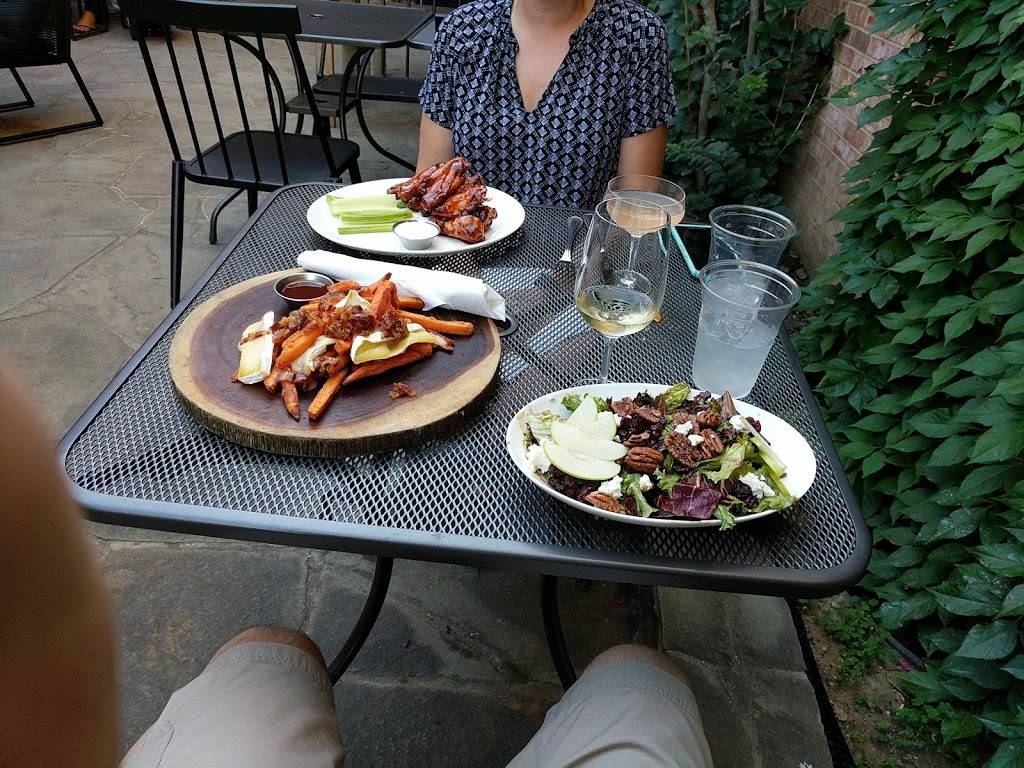 SideBar | restaurant | 24 S King St, Leesburg, VA 20175, USA | 5715103244 OR +1 571-510-3244