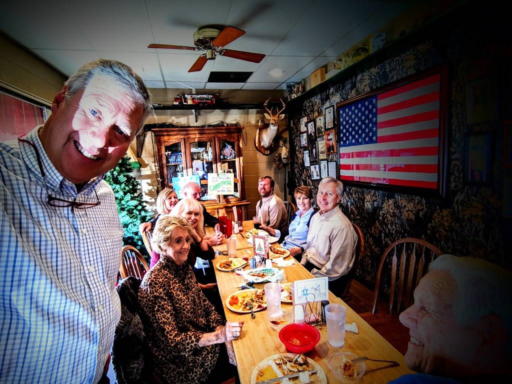 Filling Station | restaurant | 303 S Main St, Henderson, TX 75654, USA | 9036577771 OR +1 903-657-7771