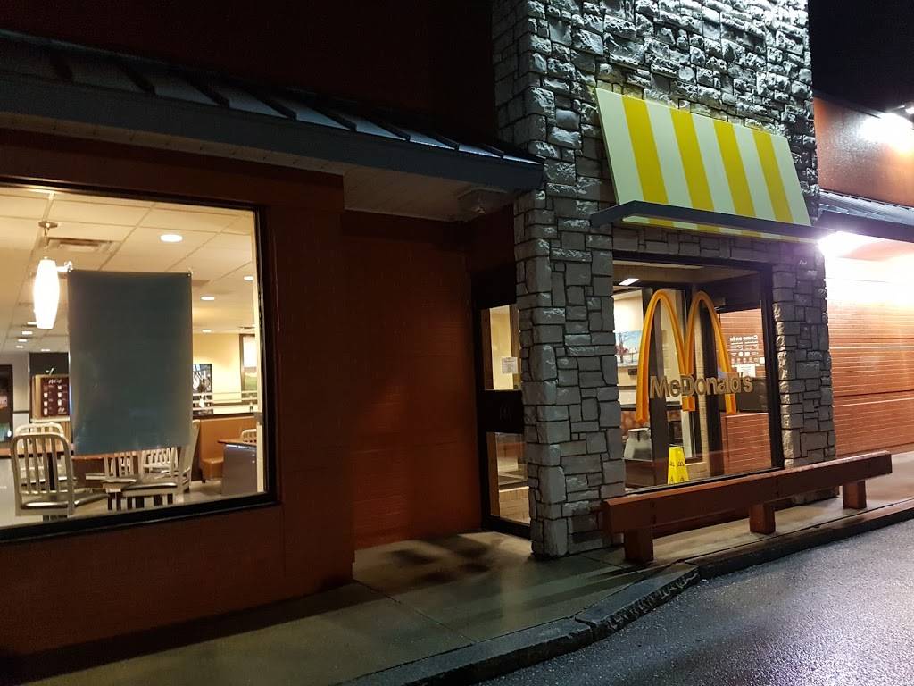 McDonalds | cafe | 105 Morrisville Plaza, Morrisville, VT 05661, USA | 8028884110 OR +1 802-888-4110