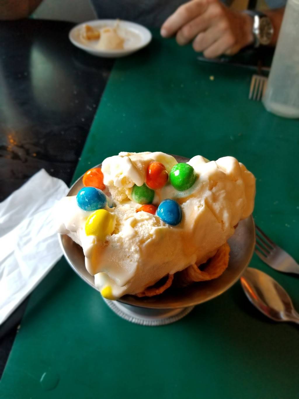 South Side Soda Shop | restaurant | 1122 S Main St, Goshen, IN 46526, USA | 5745343790 OR +1 574-534-3790