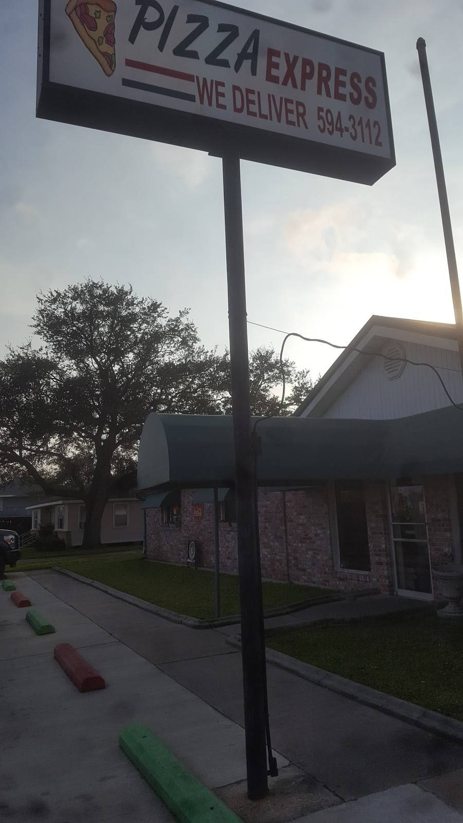 Pizza Express | meal delivery | 5534 LA-56, Chauvin, LA 70344, USA | 9855943112 OR +1 985-594-3112