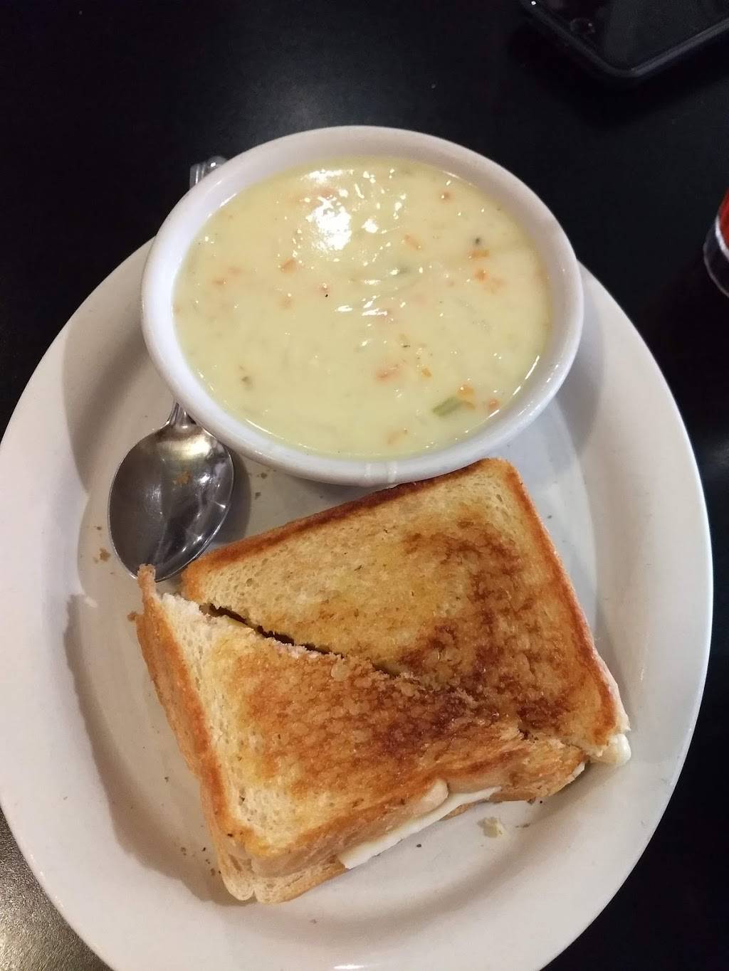 Old School Cafe and Bakery | restaurant | 304 E 4th St, Huntingburg, IN 47542, USA | 8126834392 OR +1 812-683-4392