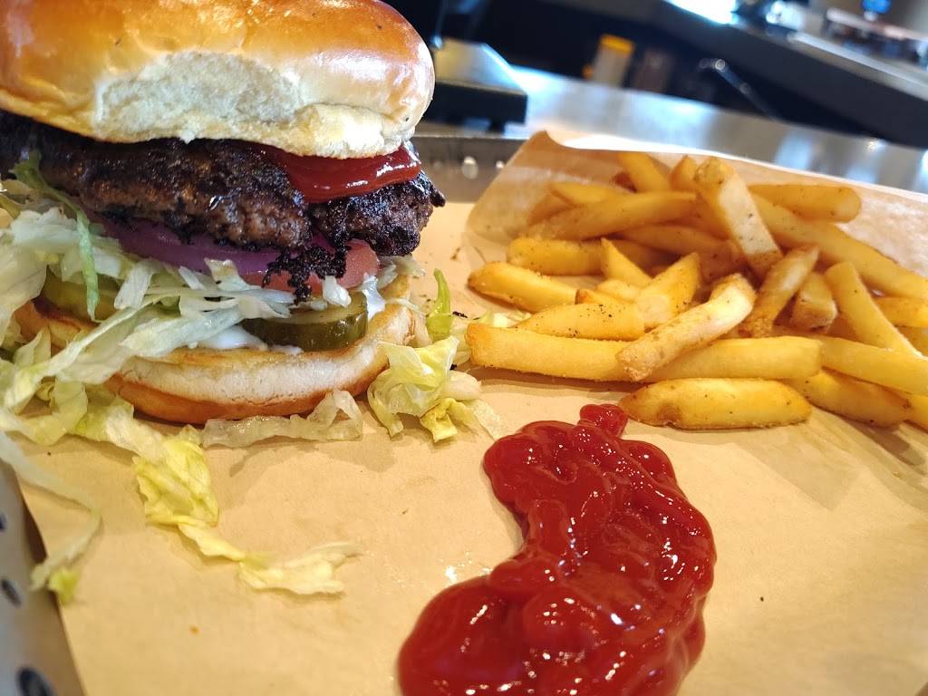 Chilis Grill & Bar | restaurant | 400 W University Dr, Tempe, AZ 85281, USA | 4809672082 OR +1 480-967-2082