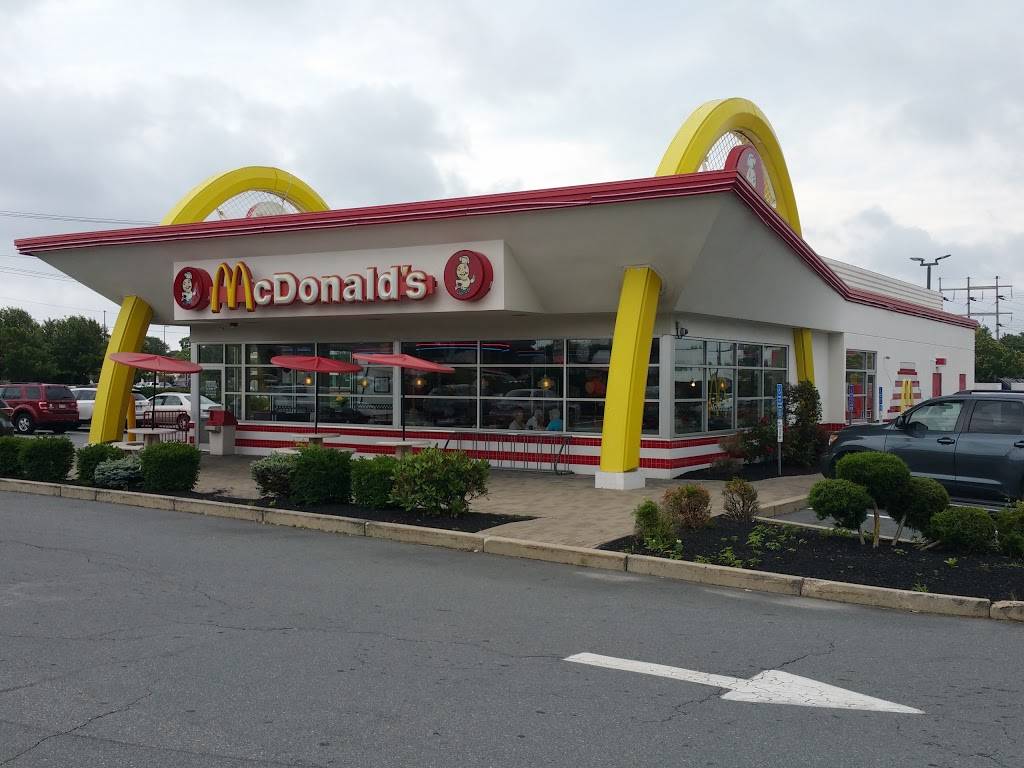 McDonalds | cafe | 14 Plaza Way, Fairhaven, MA 02719, USA | 5089943055 OR +1 508-994-3055