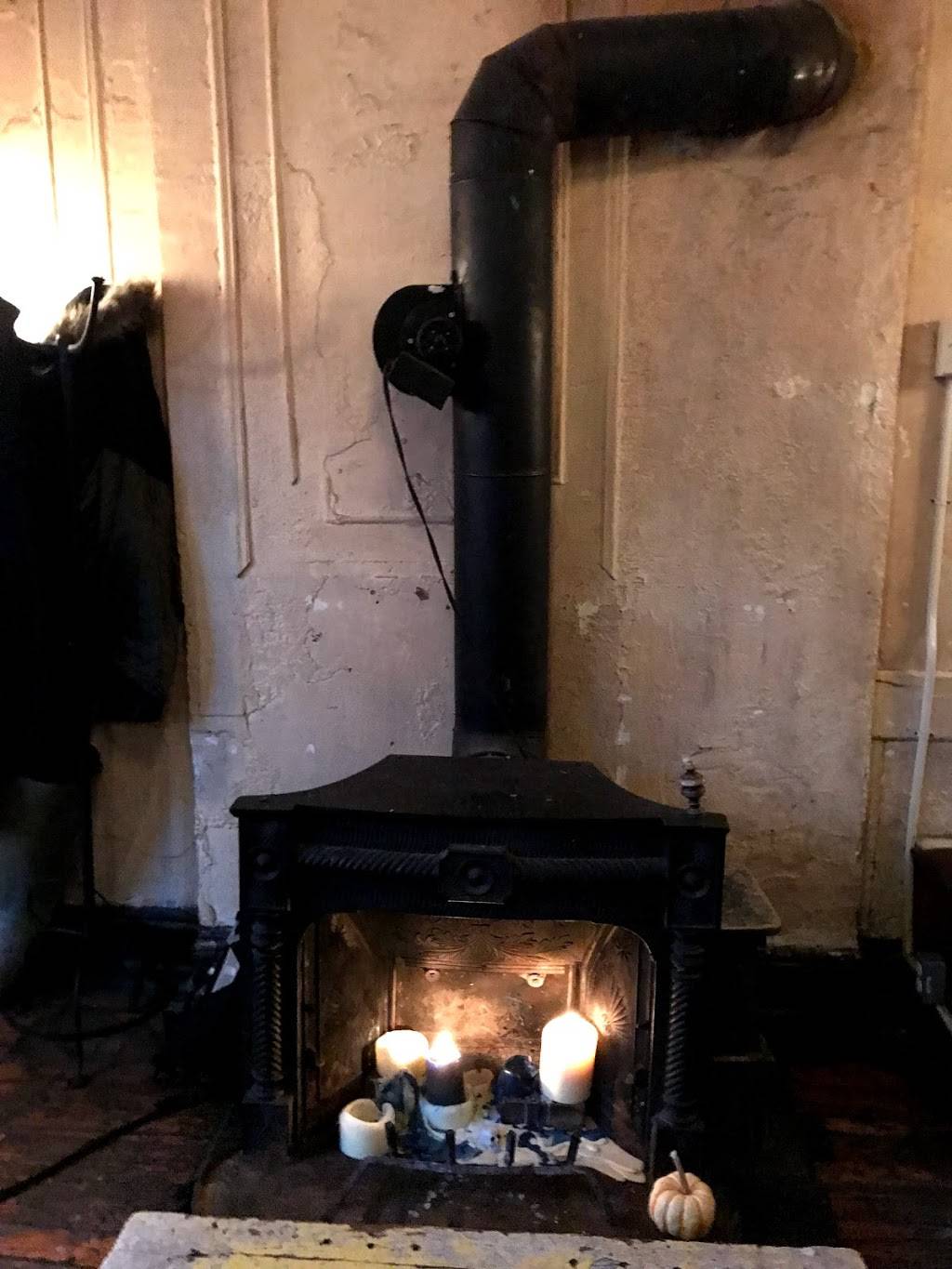 Achilles Heel | restaurant | 180 West St, Brooklyn, NY 11222, USA | 3479873666 OR +1 347-987-3666