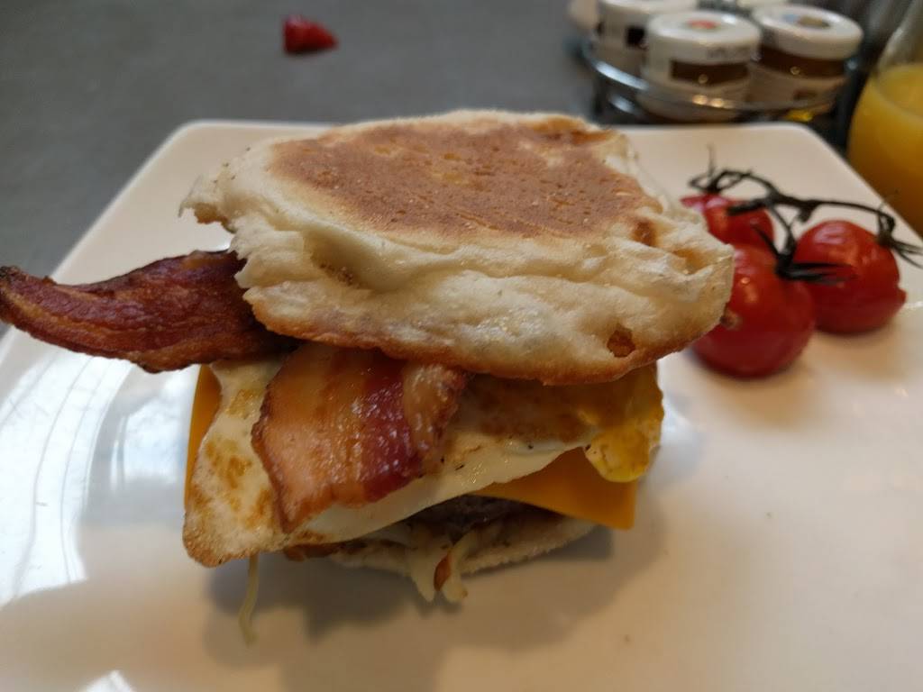 Bistro 300 | restaurant | Hyatt Regency, 300 Light St, Baltimore, MD 21202, USA | 4105281234 OR +1 410-528-1234