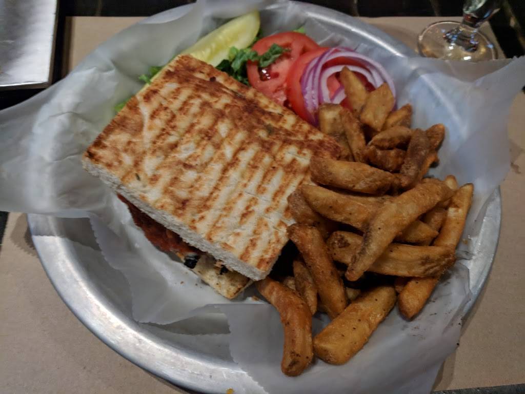 The Trap | restaurant | 195 Old Forge Rd, East Greenwich, RI 02818, USA | 4018854999 OR +1 401-885-4999