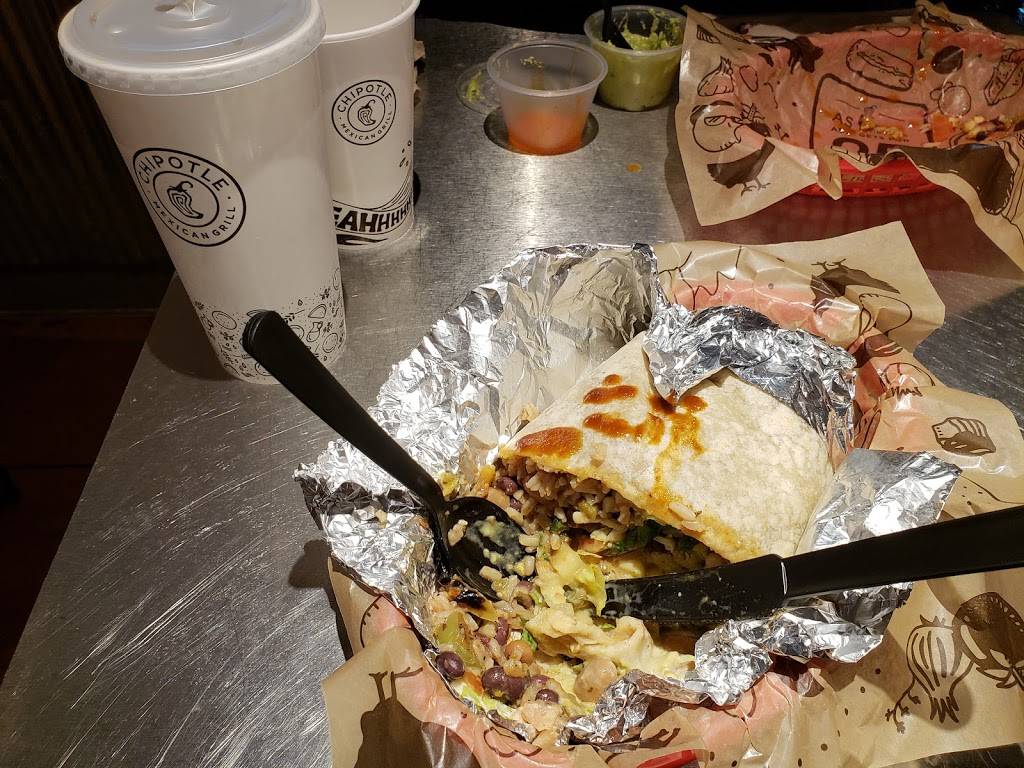 Chipotle Mexican Grill | restaurant | 601 N Martingale Rd #330, Schaumburg, IL 60173, USA | 8475178670 OR +1 847-517-8670