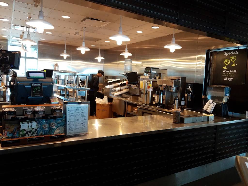 Shake Shack | meal takeaway | Terminal 4 / Gate B23 & B37, Jamaica, NY 11430, USA | 7187514760 OR +1 718-751-4760