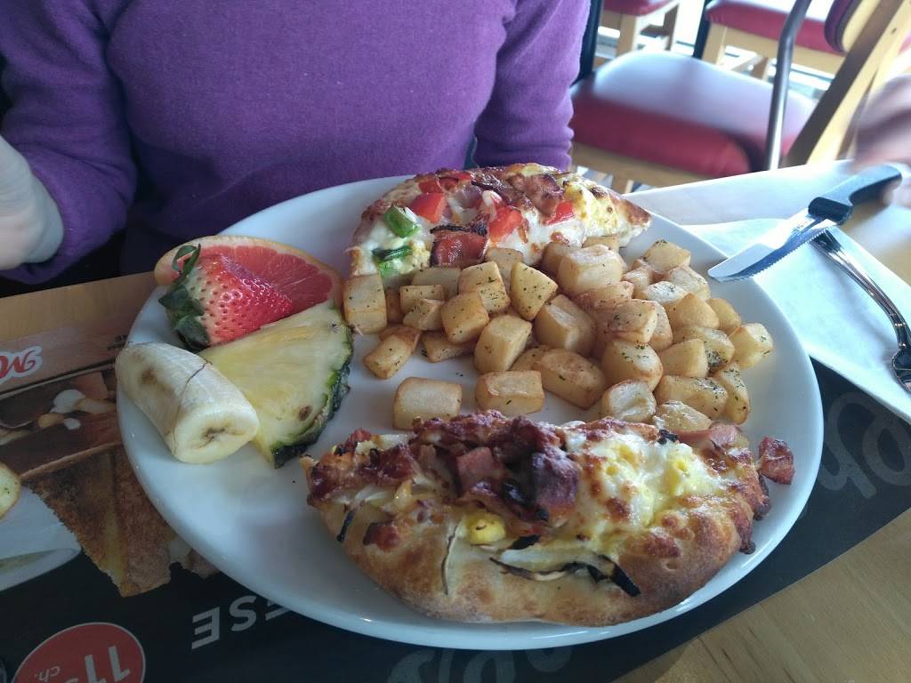 Mikes | restaurant | 1311 Rue Roberval, Saint-Bruno-de-Montarville, QC J3V 5J1, Canada | 4506531516 OR +1 450-653-1516