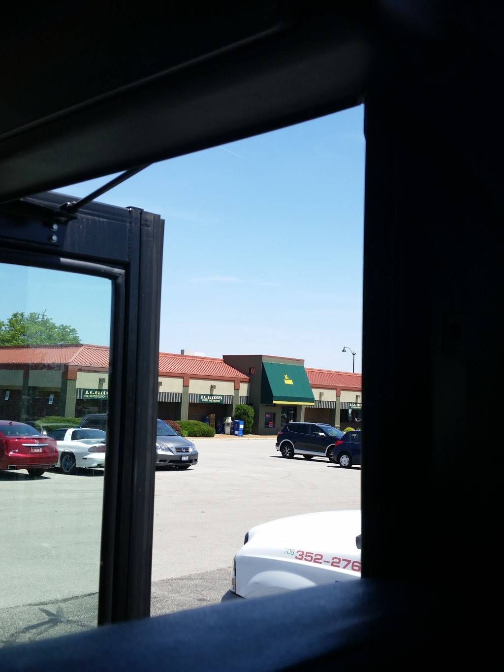 J C Georges | restaurant | 181 Countryside Plaza, Countryside, IL 60525, USA | 7083544880 OR +1 708-354-4880