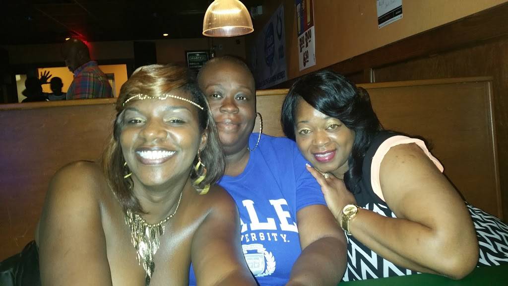 Peace of Mind Pub & Eatery | restaurant | 5500 Emerson Way, Indianapolis, IN 46226, USA | 3174058475 OR +1 317-405-8475