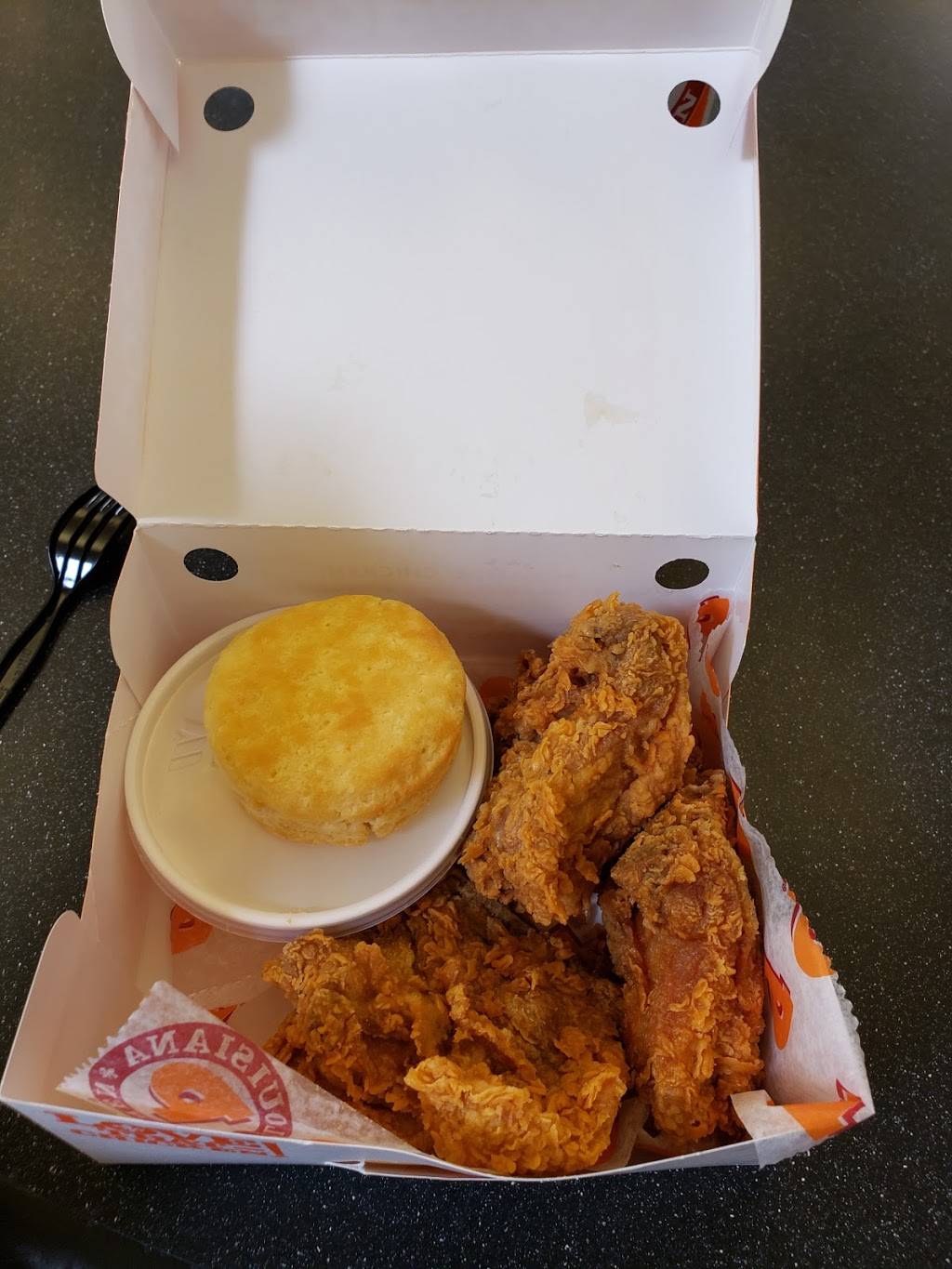 Popeyes Louisiana Kitchen | restaurant | 2700 Crego Rd, DeKalb, IL 60115, USA | 8157484193 OR +1 815-748-4193