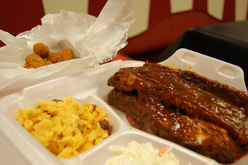 Beckhams B& M Barbeque | restaurant | 3870 Lee Rd, Cleveland, OH 44128, USA | 2167512796 OR +1 216-751-2796