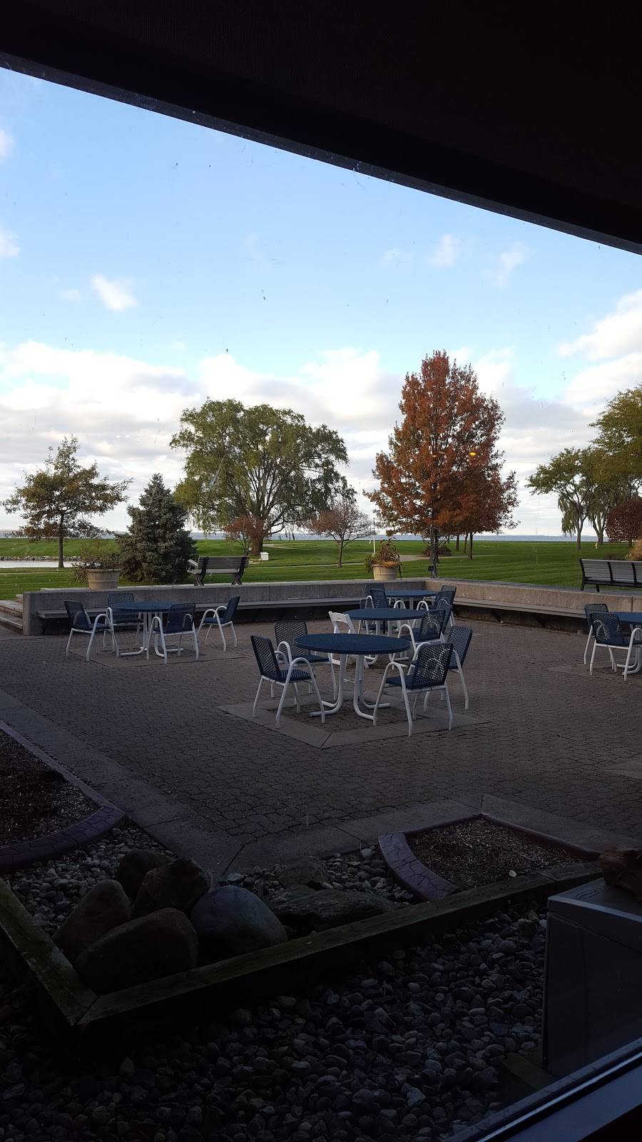 Waters Edge Restaurant | restaurant | 1750 Park Rd 2, Oregon, OH 43616, USA | 4198361466 OR +1 419-836-1466