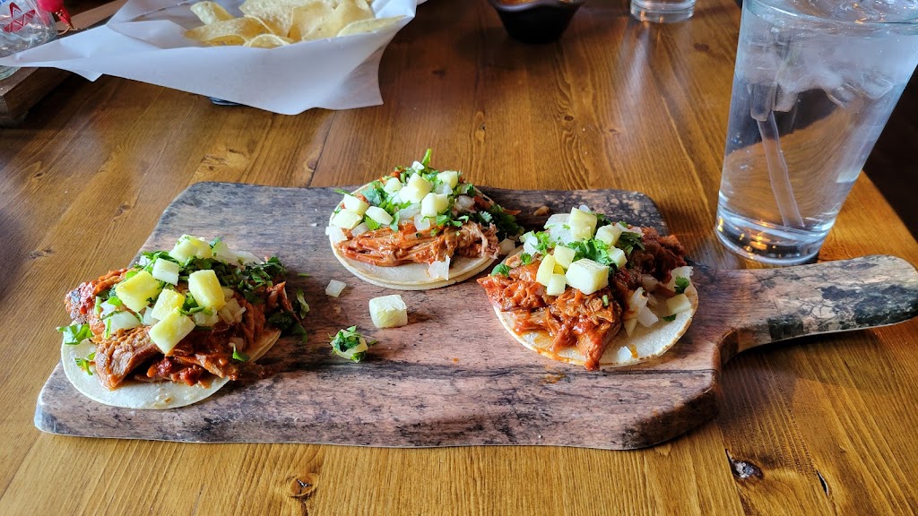 Los Sombreros | restaurant | 1976 W Southern Ave, Mesa, AZ 85202, USA | 4805346742 OR +1 480-534-6742