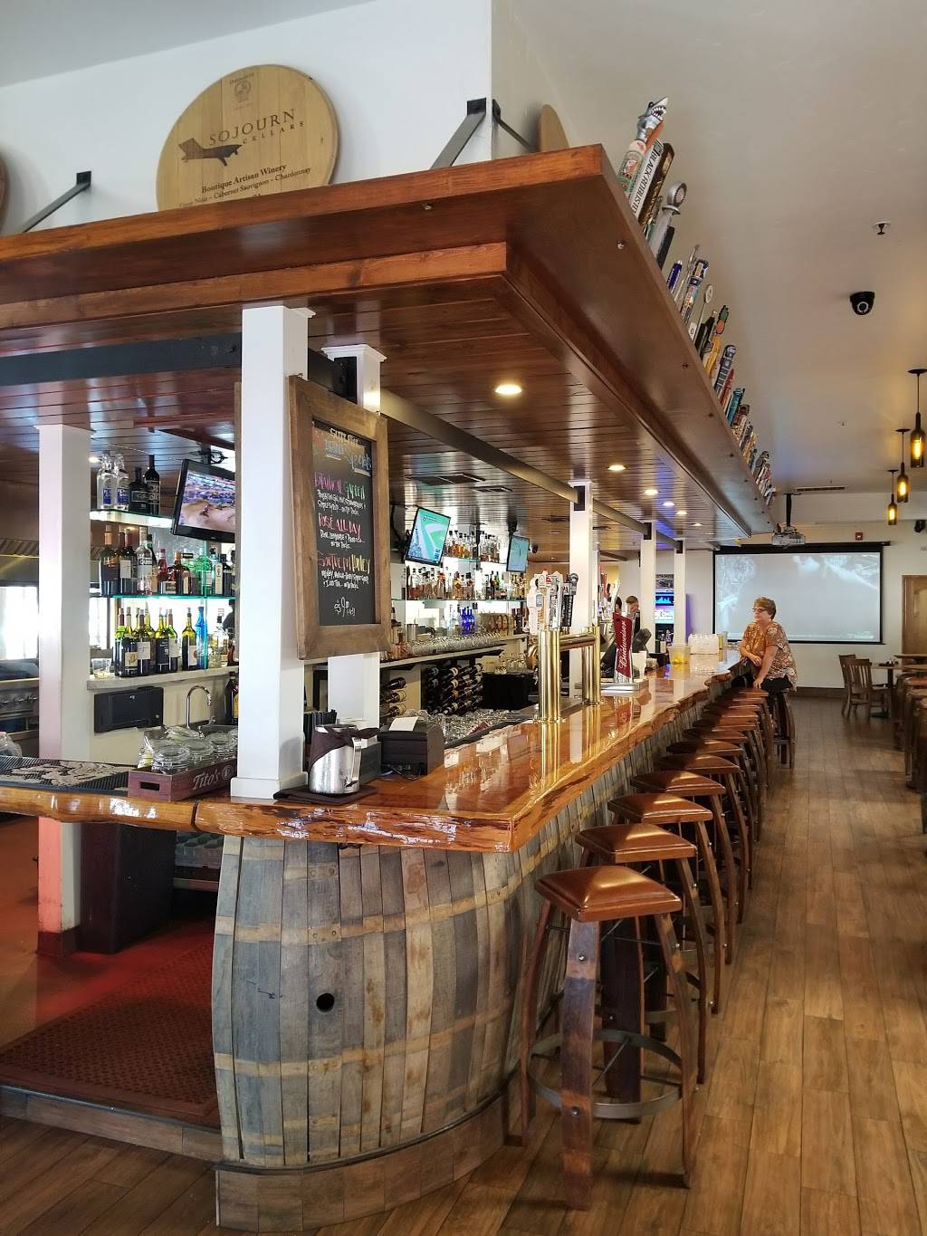 B&V Whiskey Bar & Grille | restaurant | 400 1st St E, Sonoma, CA 95476, USA | 7079387110 OR +1 707-938-7110