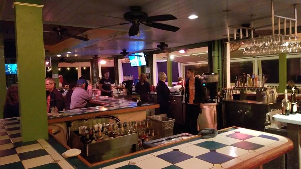 Palm Pavilion Beachside Grill & Bar | restaurant | 10 Bay Esplanade, Clearwater, FL 33767, USA | 7274462642 OR +1 727-446-2642