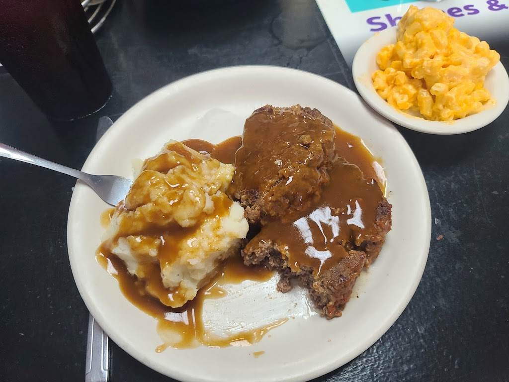 Twisters Shakes and Diner | restaurant | 2200 N Central St, Knoxville, TN 37917, USA | 8654749907 OR +1 865-474-9907