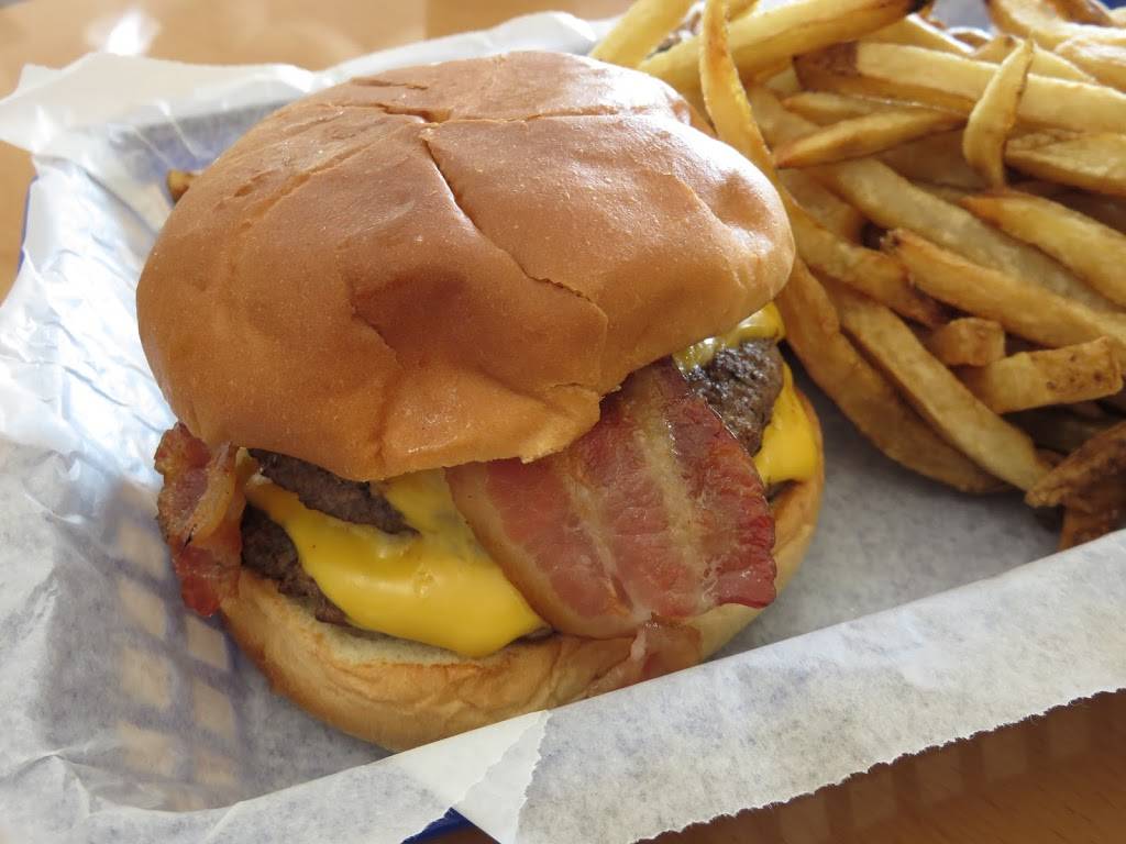 Beach Burgers & BBQ | restaurant | 13088 Ocean Hwy #3, Pawleys Island, SC 29585, USA | 8439793333 OR +1 843-979-3333