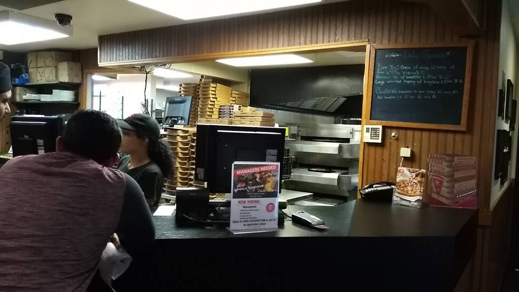 Pizza Hut | restaurant | 2560 S Alpine Rd, Rockford, IL 61108, USA | 8153990128 OR +1 815-399-0128