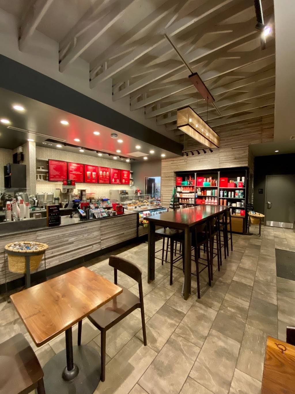 Starbucks | cafe | 360 Alfred St, Biddeford, ME 04005, USA | 2072820141 OR +1 207-282-0141