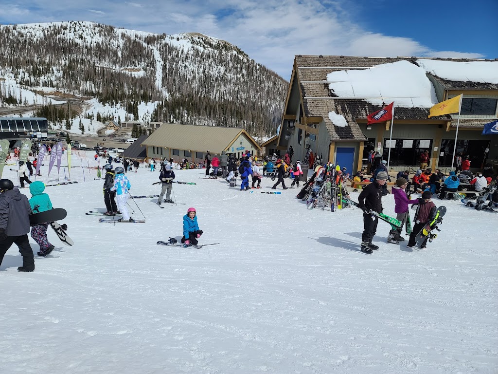 Wolf Creek Lodge | restaurant | Top of Wolf Creek Pass US Hwy. 160 E, Pagosa Springs, CO 81147, USA | 9702645639 OR +1 970-264-5639