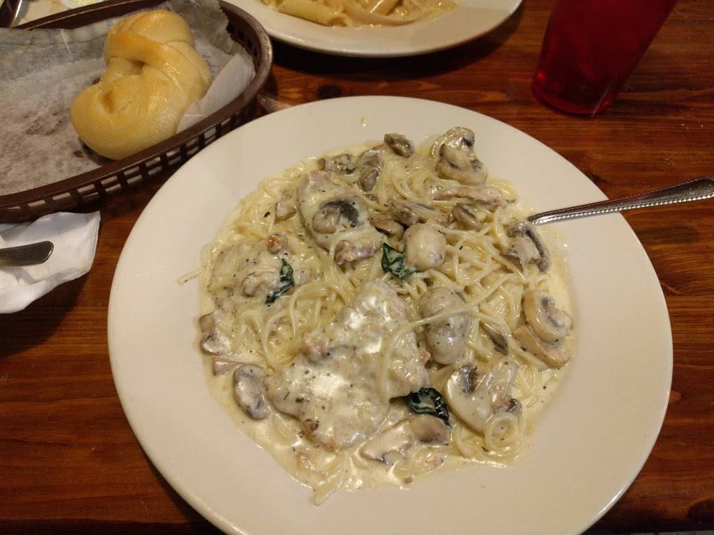 Lira Italian Restaurant | restaurant | 901 W Morton Ave, Jacksonville, IL 62650, USA | 2172430029 OR +1 217-243-0029