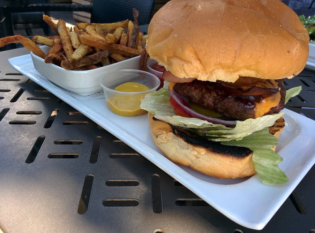 The Crooked Cue | restaurant | 75 Lakeshore Rd E, Mississauga, ON L5G 1C9, Canada | 9052717665 OR +1 905-271-7665