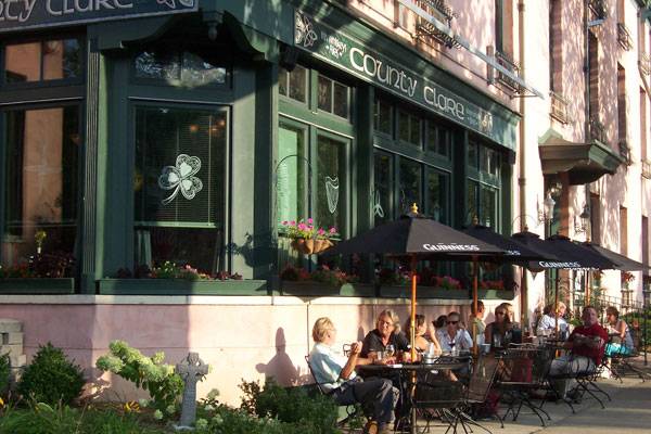 County Clare Irish Inn & Pub | restaurant | 1234 N Astor St, Milwaukee, WI 53202, USA | 4142725273 OR +1 414-272-5273