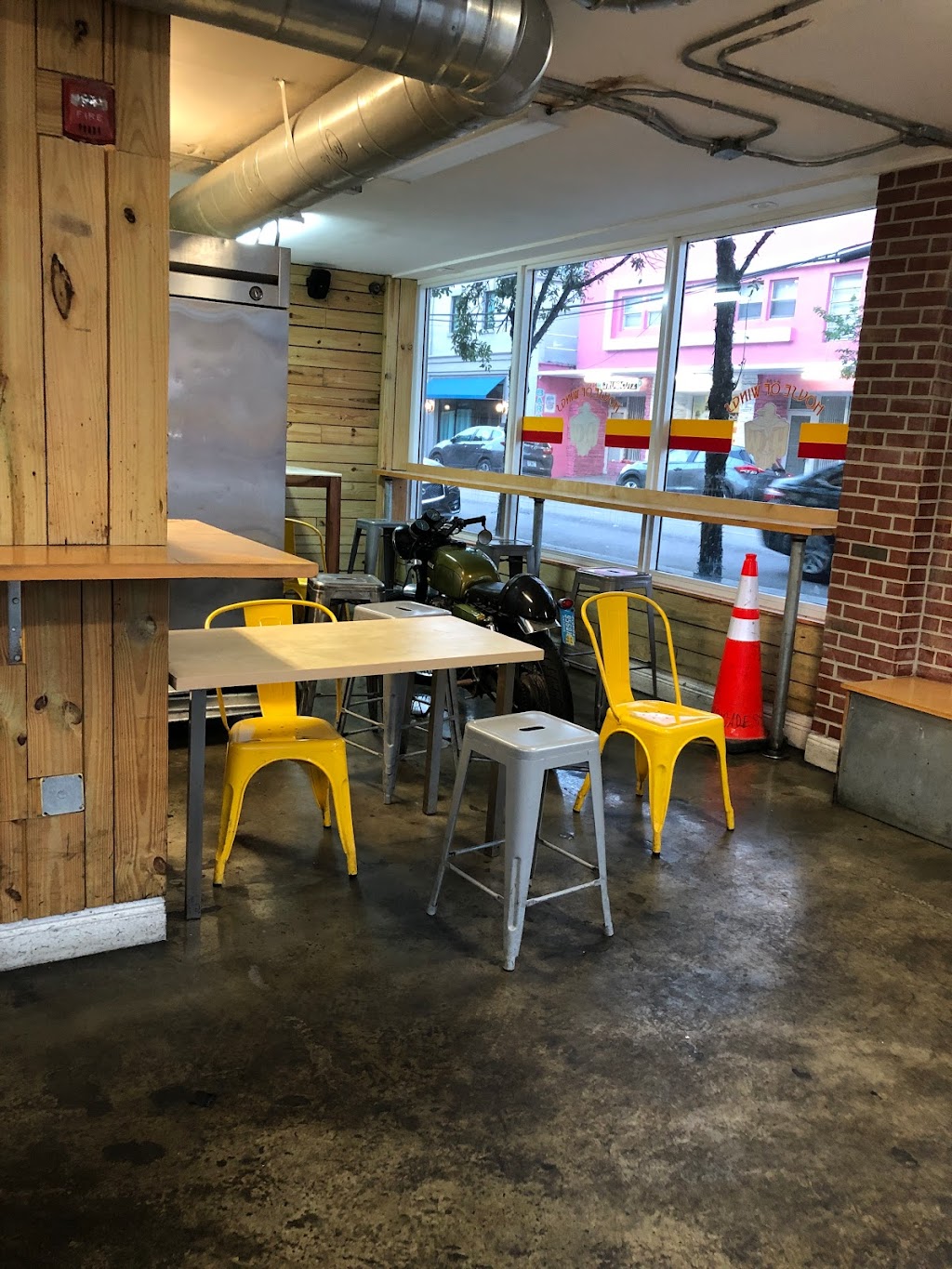 House Of Wings | restaurant | 1039 NW 3rd Ave, Miami, FL 33136, USA | 3053716556 OR +1 305-371-6556