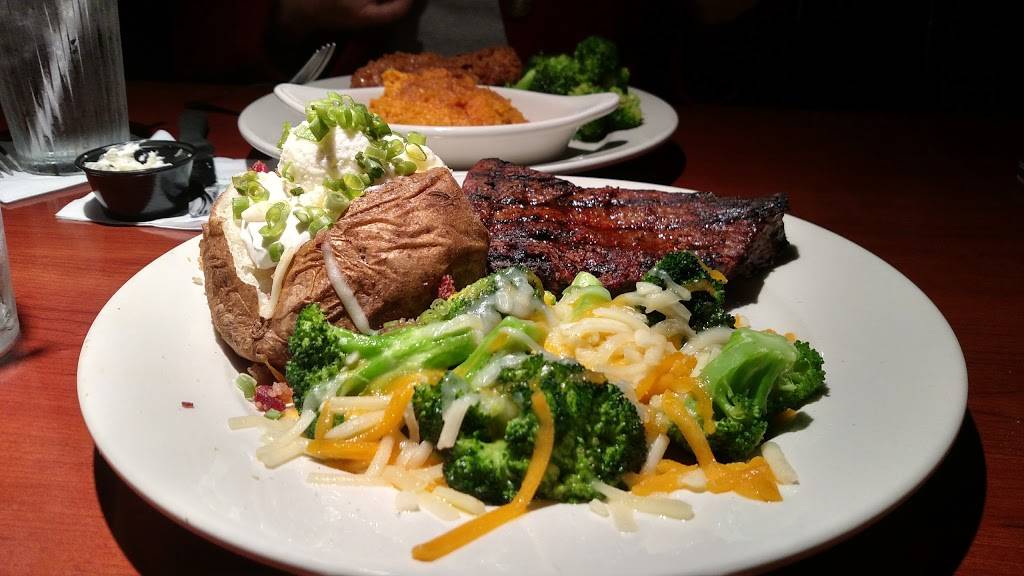 OCharley’s Restaurant & Bar | restaurant | 730 W Town Center Blvd, Champaign, IL 61822, USA | 2173553901 OR +1 217-355-3901