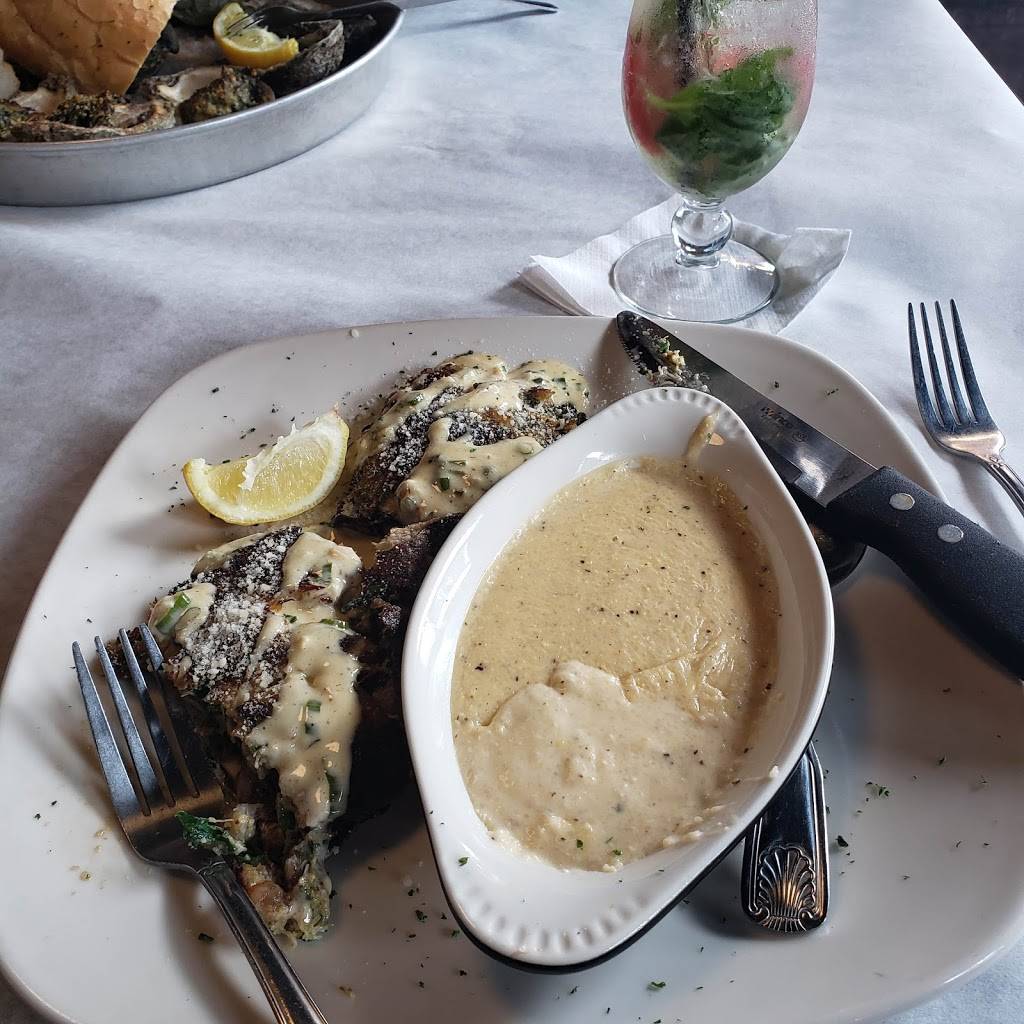 Half Shell Oyster House | restaurant | 70367 LA-21 Suite 100, Covington, LA 70433, USA | 9852764500 OR +1 985-276-4500