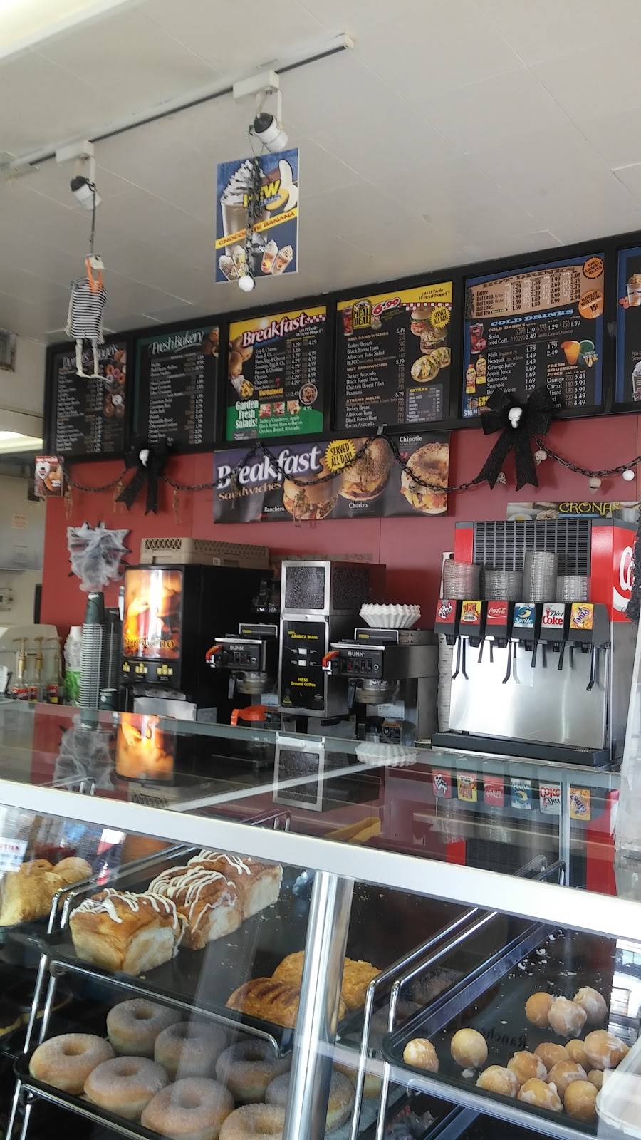 Yum Yum Donuts | cafe | 540 S. Gaffey St, San Pedro, CA 90731, USA | 3108321876 OR +1 310-832-1876