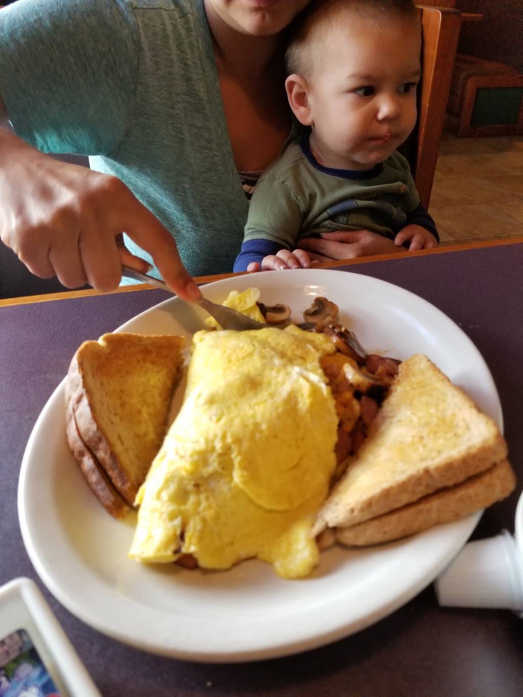 Petticoat Junction | restaurant | 138 Morrow St, Seymour, WI 54165, USA | 9208337783 OR +1 920-833-7783