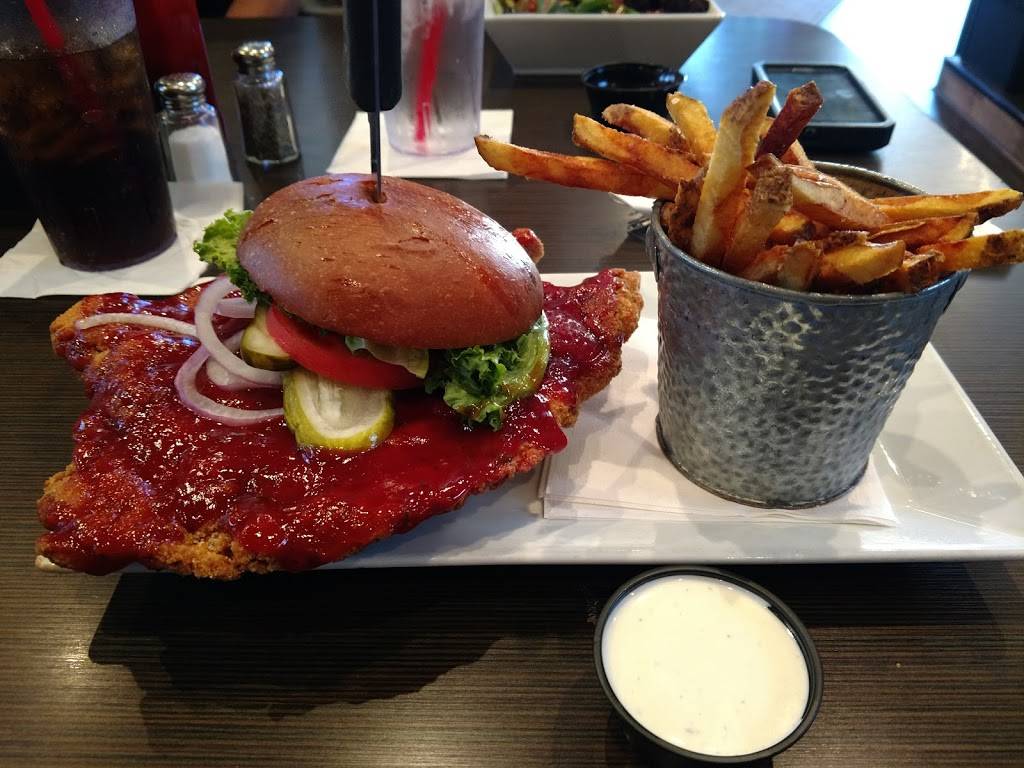 Whiskey Road Tavern & Grill | restaurant | 402 Main St, Cedar Falls, IA 50613, USA | 3192771244 OR +1 319-277-1244