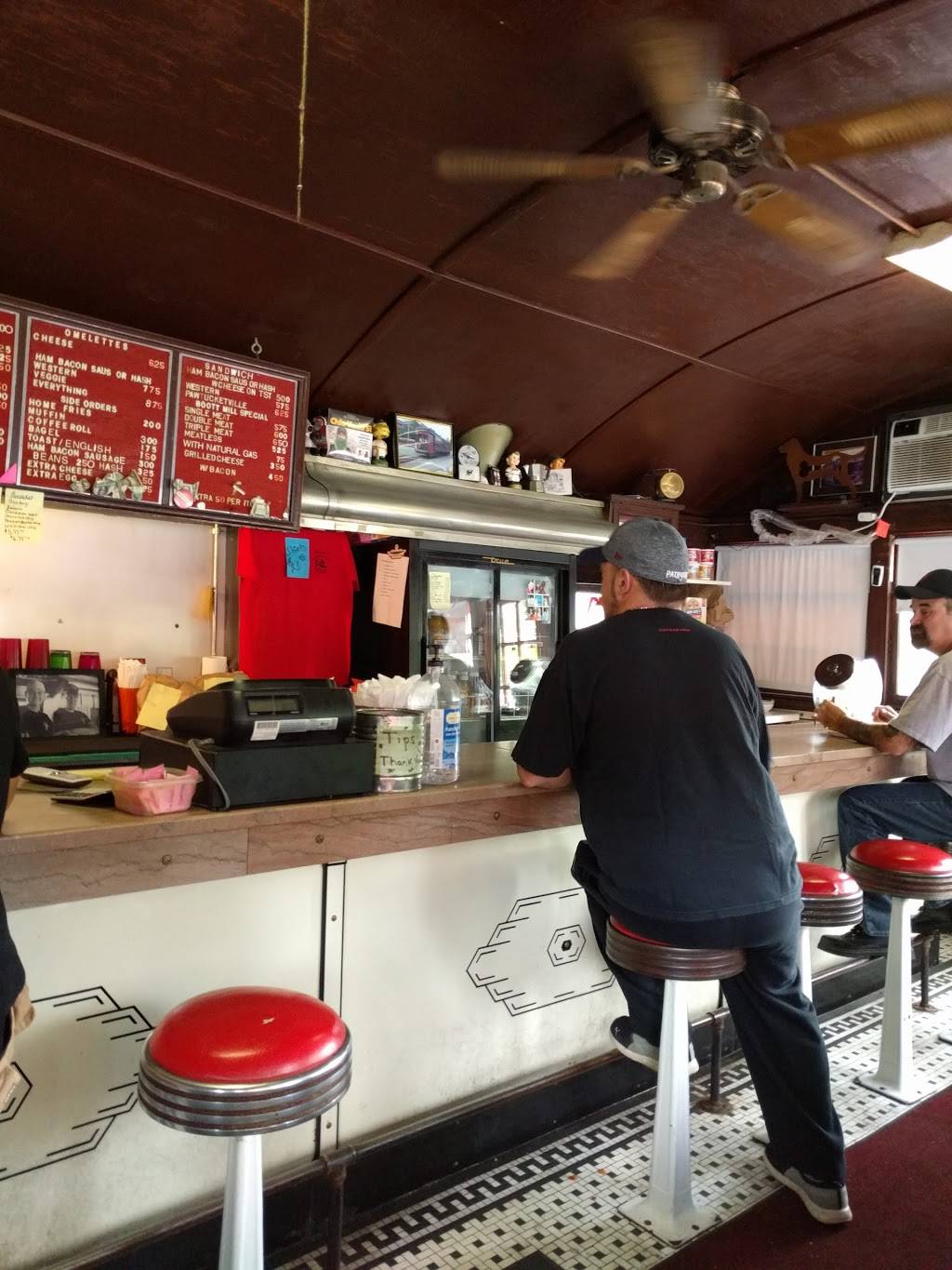 Arthurs Diner | restaurant | 112 Bridge St, Lowell, MA 01852, USA | 9784528647 OR +1 978-452-8647