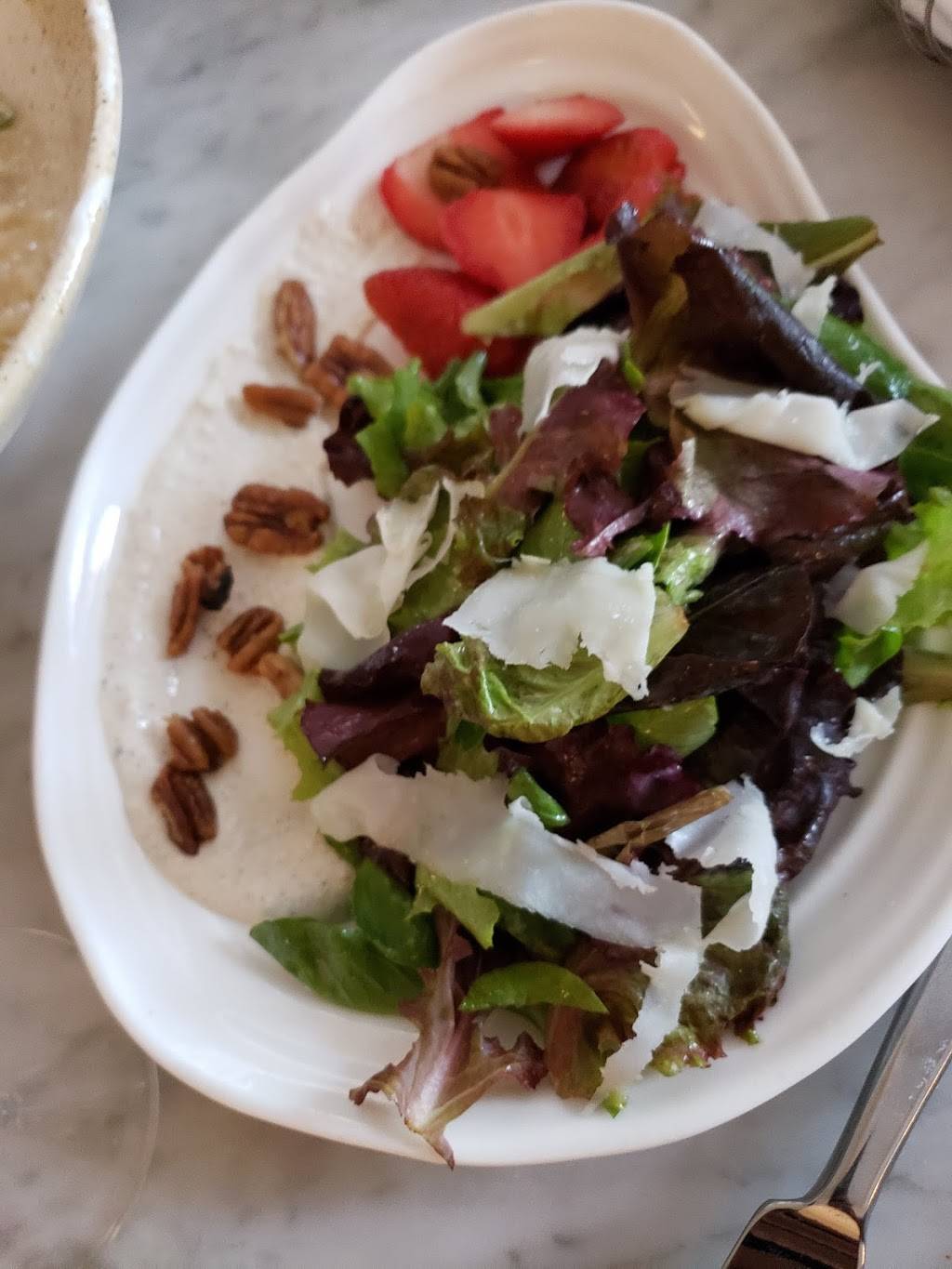 Maple & Pine Restaurant | restaurant | 201 W Broad St, Richmond, VA 23220, USA | 8043406050 OR +1 804-340-6050