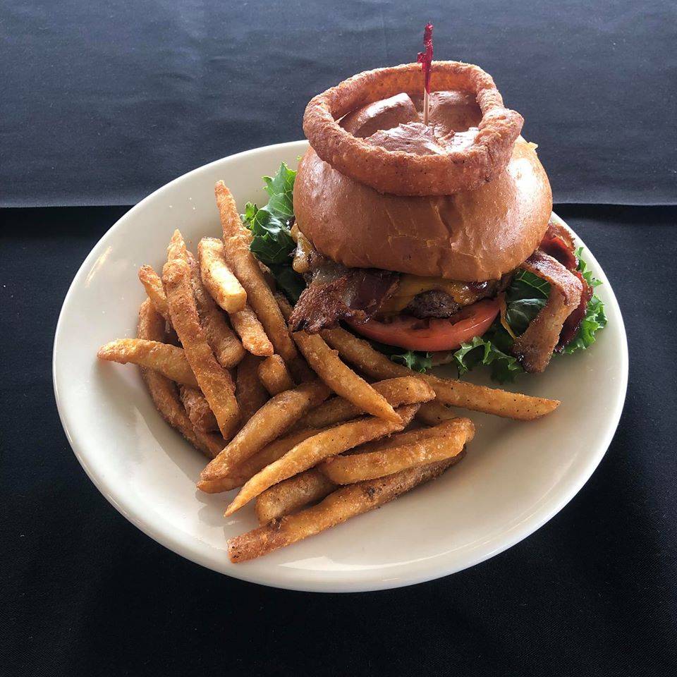 Eagles Bar & Grill at River Oaks | restaurant | 11099 US-61, Cottage Grove, MN 55016, USA | 6514382121 OR +1 651-438-2121