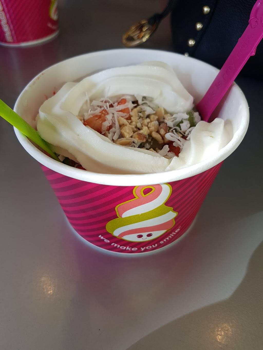 Menchies Frozen Yogurt | bakery | 17245 Ventura Blvd, Encino, CA 91316, USA | 8189901500 OR +1 818-990-1500