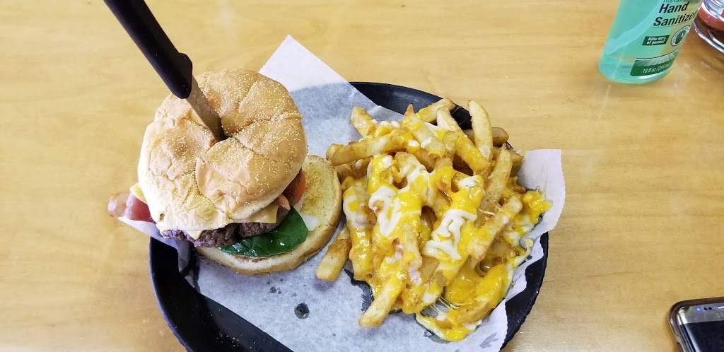 Mighty Wing Shop | restaurant | 20131 Greenfield Rd, Detroit, MI 48235, USA | 3132702976 OR +1 313-270-2976