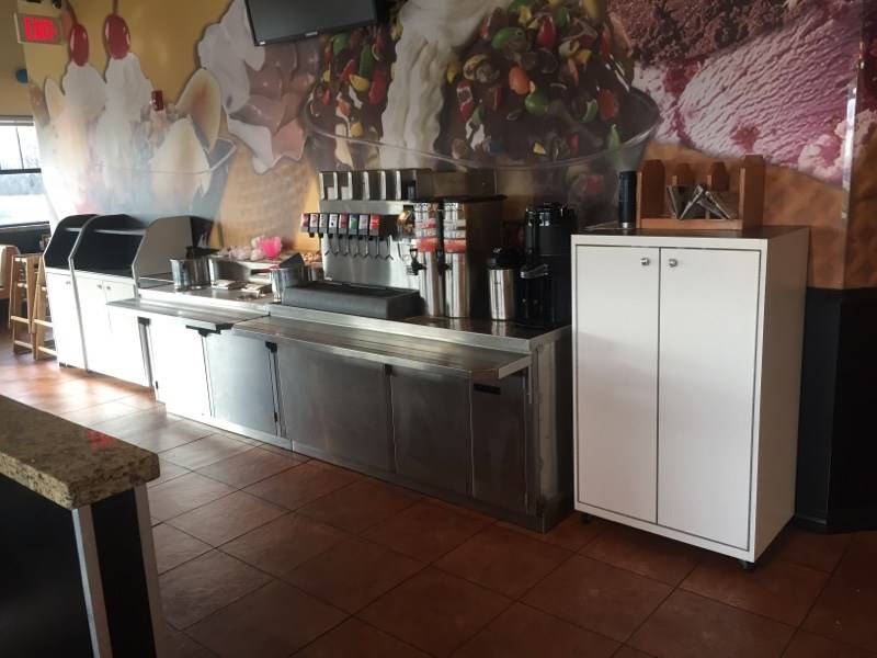 Braums Ice Cream & Burger Restaurant | restaurant | 2201 N Rock Rd, Derby, KS 67037, USA | 3167888740 OR +1 316-788-8740