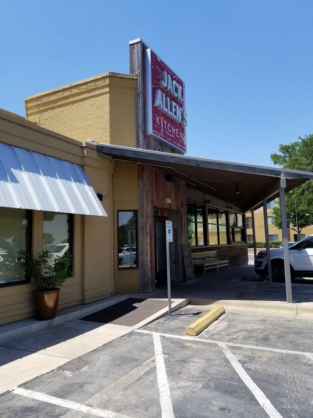 Jack Allens Kitchen Round Rock | restaurant | 2500 Hoppe Trail, Round Rock, TX 78681, USA | 5122150372 OR +1 512-215-0372