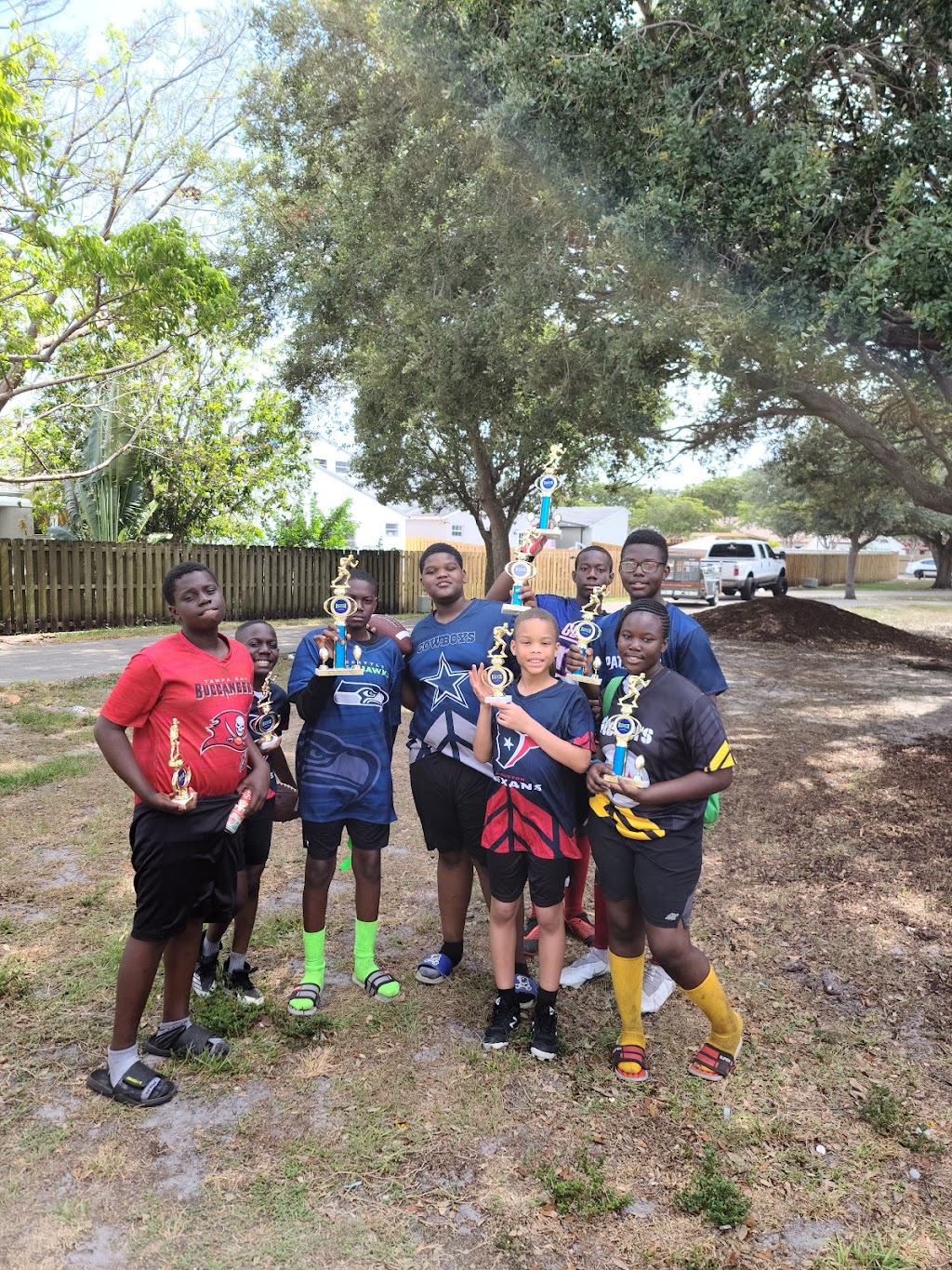 Cou8ntry Lake Park | restaurant | 19525 NW 87th Ave, Hialeah, FL 33015, USA | 3058232414 OR +1 305-823-2414