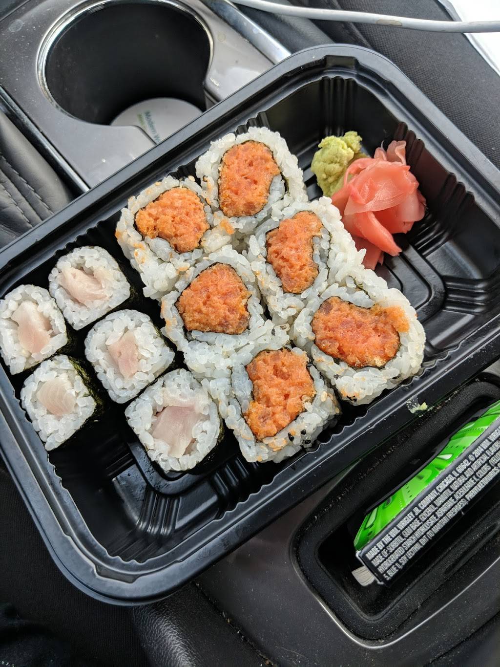 Yum Yum Sushi | restaurant | 2739 Henry St, Muskegon, MI 49441, USA | 2315636111 OR +1 231-563-6111