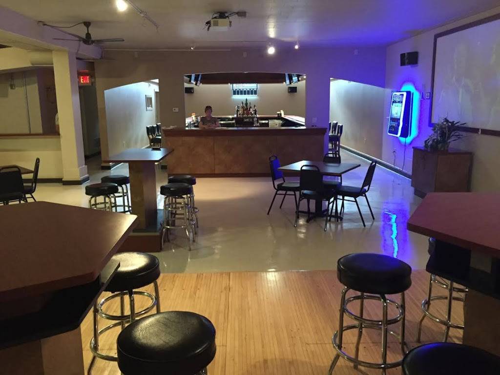 LJs Sports Zone & Grill | restaurant | 305 N 3rd Ave, Stratford, WI 54484, USA | 7155819126 OR +1 715-581-9126