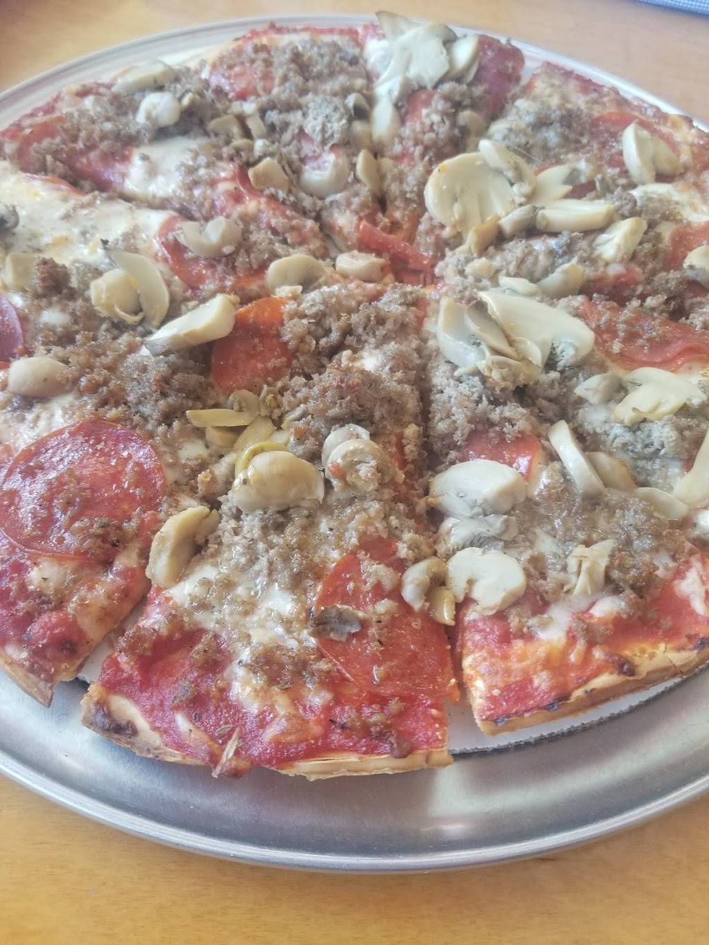 Davids Pizza & Restaurant | restaurant | 329 N Cumberland St, Lebanon, TN 37087, USA | 6154448232 OR +1 615-444-8232