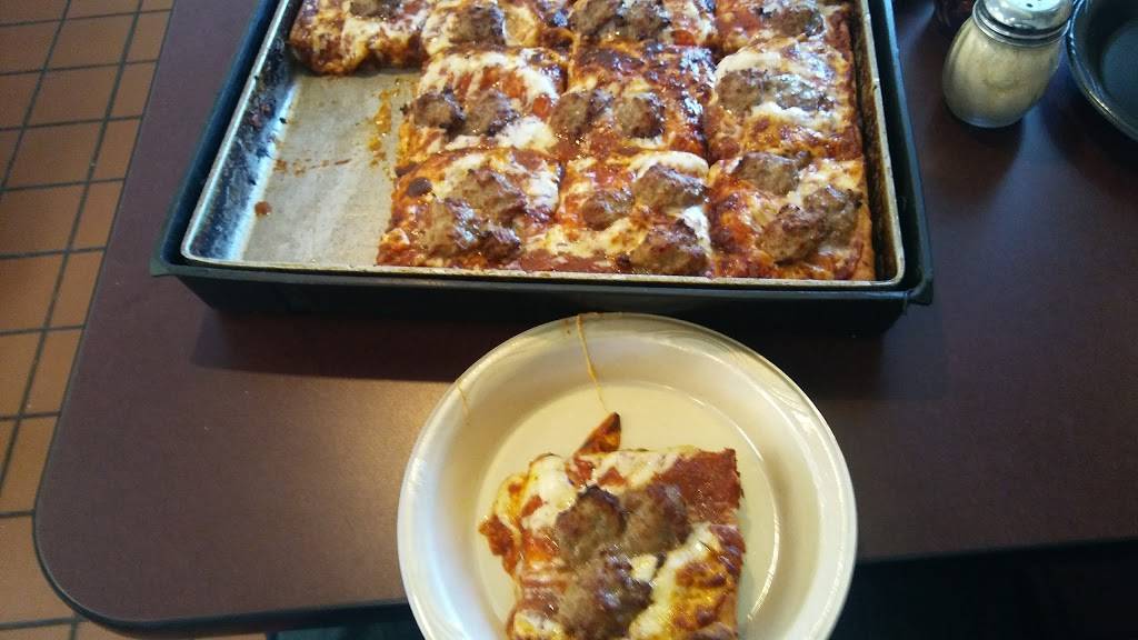 Rocky Rococo Pizza and Pasta | restaurant | 11319 W Bluemound Rd, Wauwatosa, WI 53226, USA | 4147714222 OR +1 414-771-4222