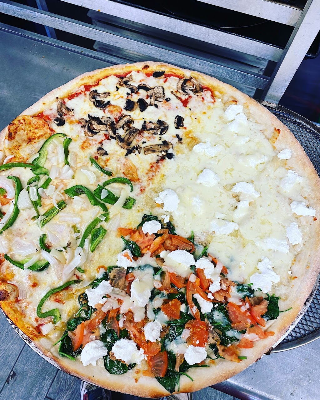 Brandons Kitchen Pizza | restaurant | 215 Forsgate Dr, Jamesburg, NJ 08831, USA | 7329450300 OR +1 732-945-0300