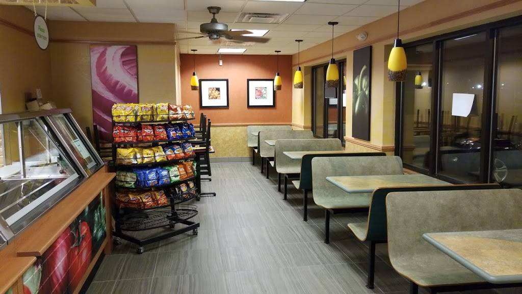 Subway Restaurants | restaurant | 301 E Erie Ave, Lorain, OH 44052, USA | 4402889171 OR +1 440-288-9171